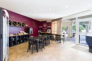 Frokostbuffé hver dag (EUR 12.9 per person)