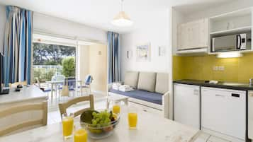 Apartment, 1 Bedroom | Private kitchen