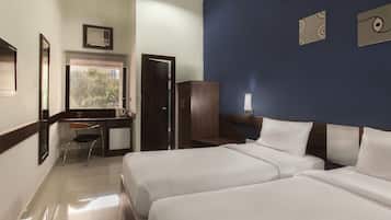 Standard Room | In-room safe, desk, blackout drapes, iron/ironing board