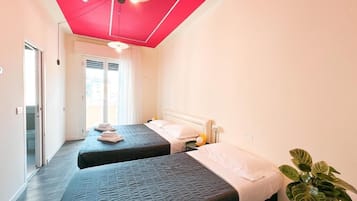 Chambre Triple | Couette en duvet d'oie, coffres-forts dans les chambres, bureau