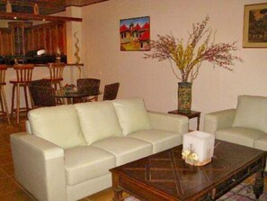 Luxury Villa, 2 Bedrooms, 2 Bathrooms, Beachside | Living room