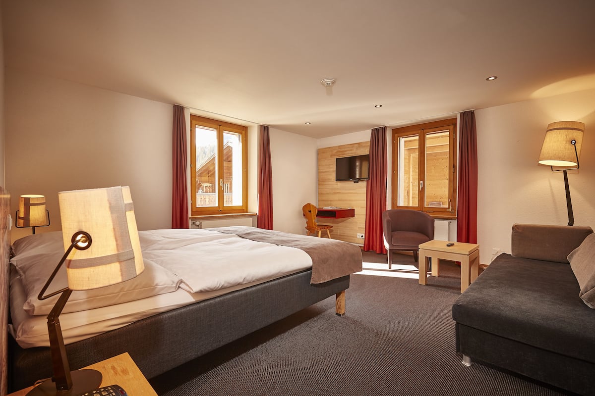 hypo-allergenic bedding, pillow-top beds, in-room safe, desk