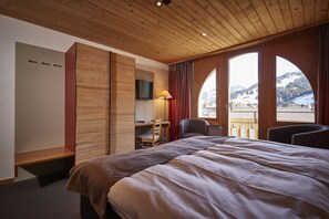 Hypo-allergenic bedding, pillowtop beds, in-room safe, desk - Landhaus (Saanen)