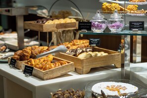 Päivittäinen buffetaamiainen maksusta