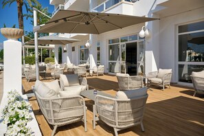 2 bars/lounges, poolside bar - Grupotel Alcudia Suite (Muro)
