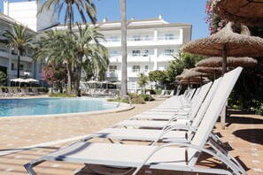 Outdoor pool, pool umbrellas, sun loungers