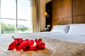 迷你吧、客房内保险箱、办公桌、熨斗/熨衣板