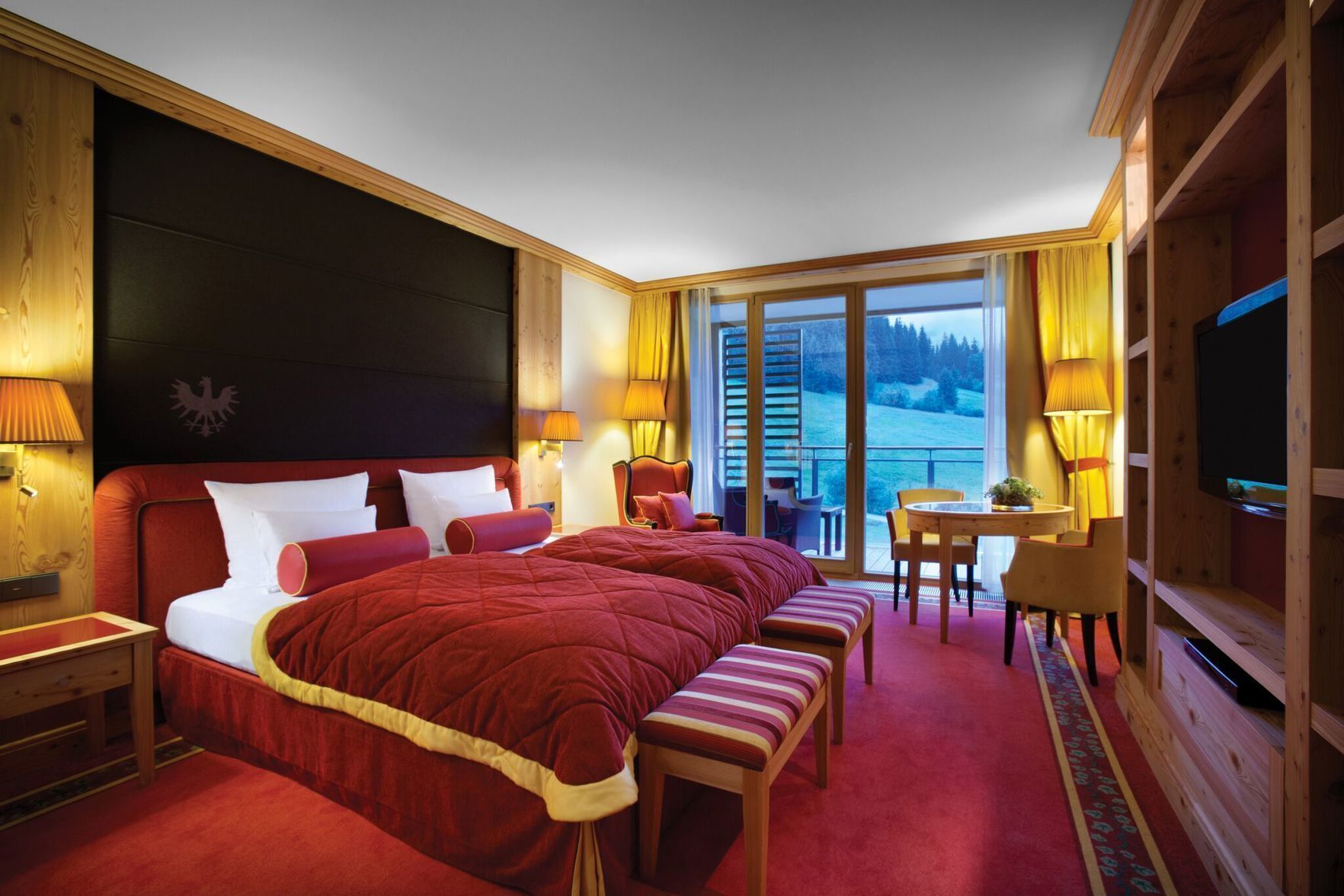 Hypo-allergenic bedding, minibar, in-room safe, desk