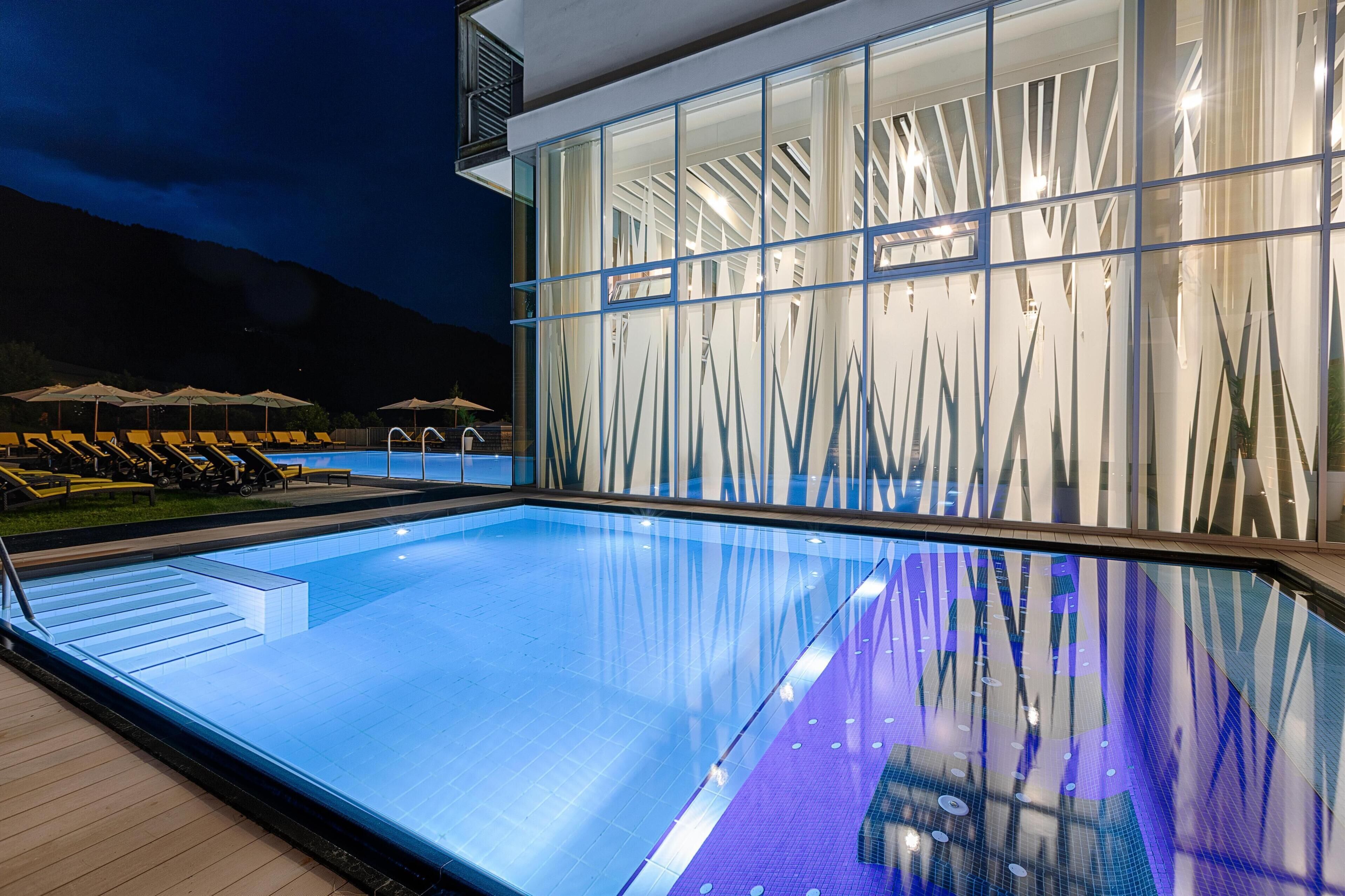 indoor pool, 2 outdoor pools, open 7:00 am to 9:00 pm, pool umbrellas