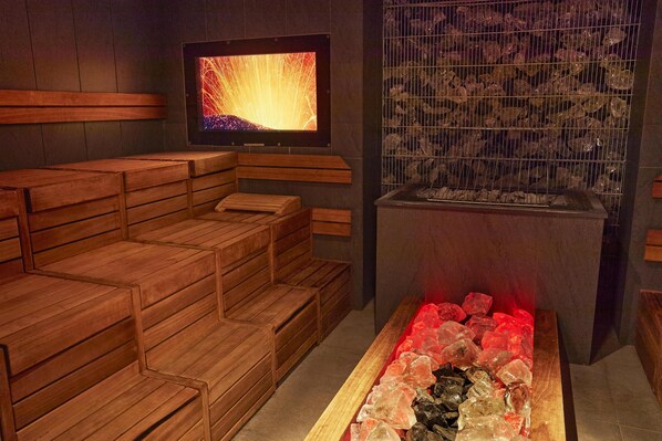 Couples treatment rooms, sauna, hot tub, steam room, body treatments