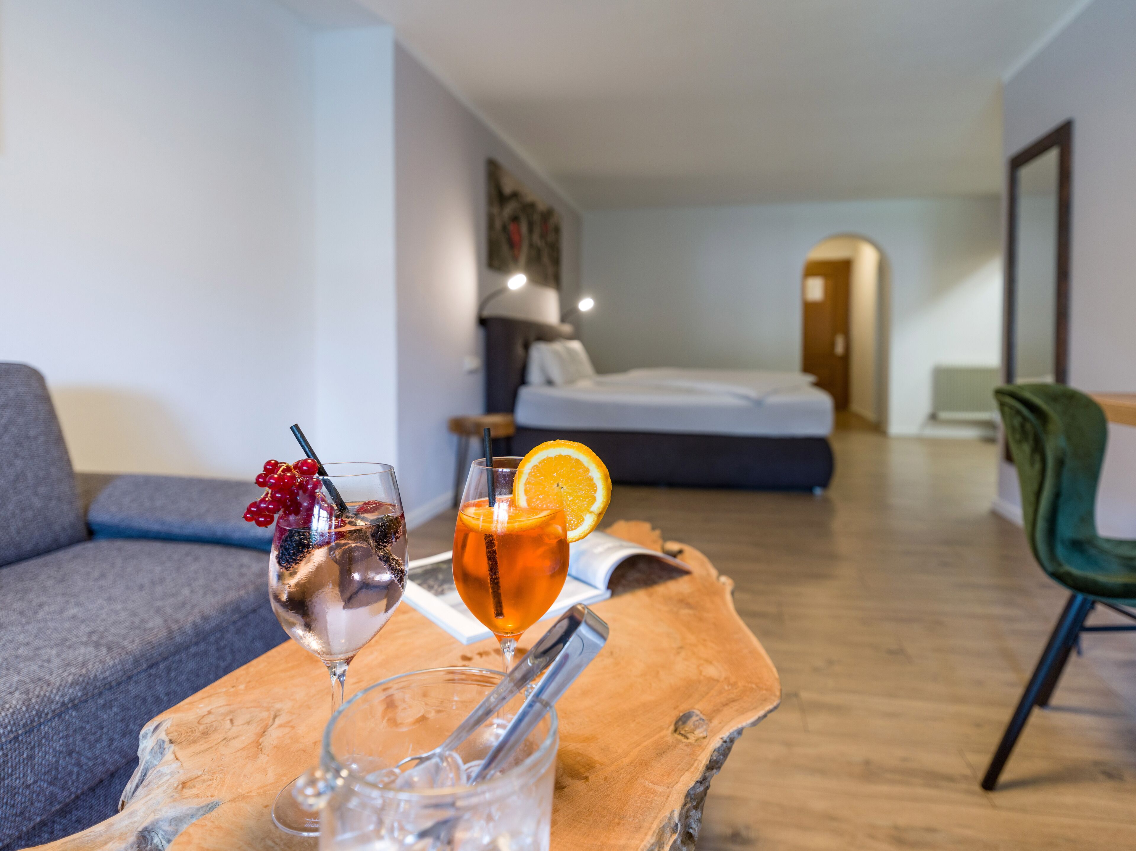 Junior-Suite | Allergikerbettwaren, Zimmersafe, Schreibtisch, kostenloses WLAN