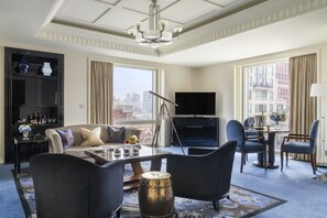 Grand Deluxe, Suite | Minibar, caja fuerte, escritorio y espacio para trabajar con un portátil