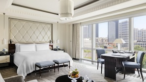 Habitación Deluxe, 1 cama de matrimonio grande (Garden) | Minibar, caja fuerte, escritorio y espacio para trabajar con un portátil