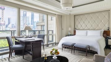 Minibar, caja fuerte, escritorio y espacio para trabajar con un portátil