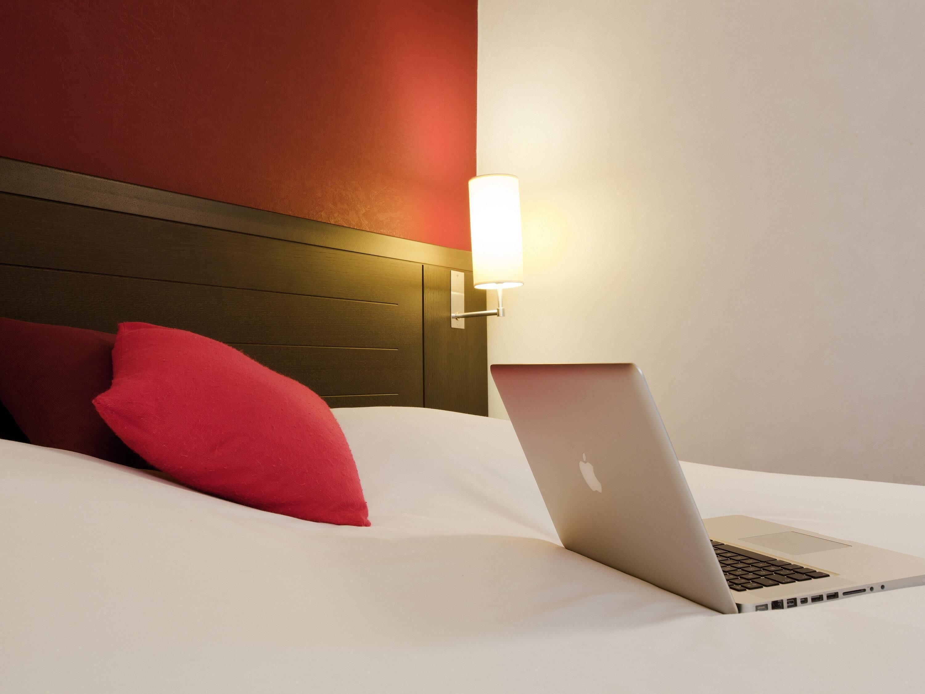 Standard Twin Room, 2 Single Beds | In-room safe, individually furnished, desk, soundproofing