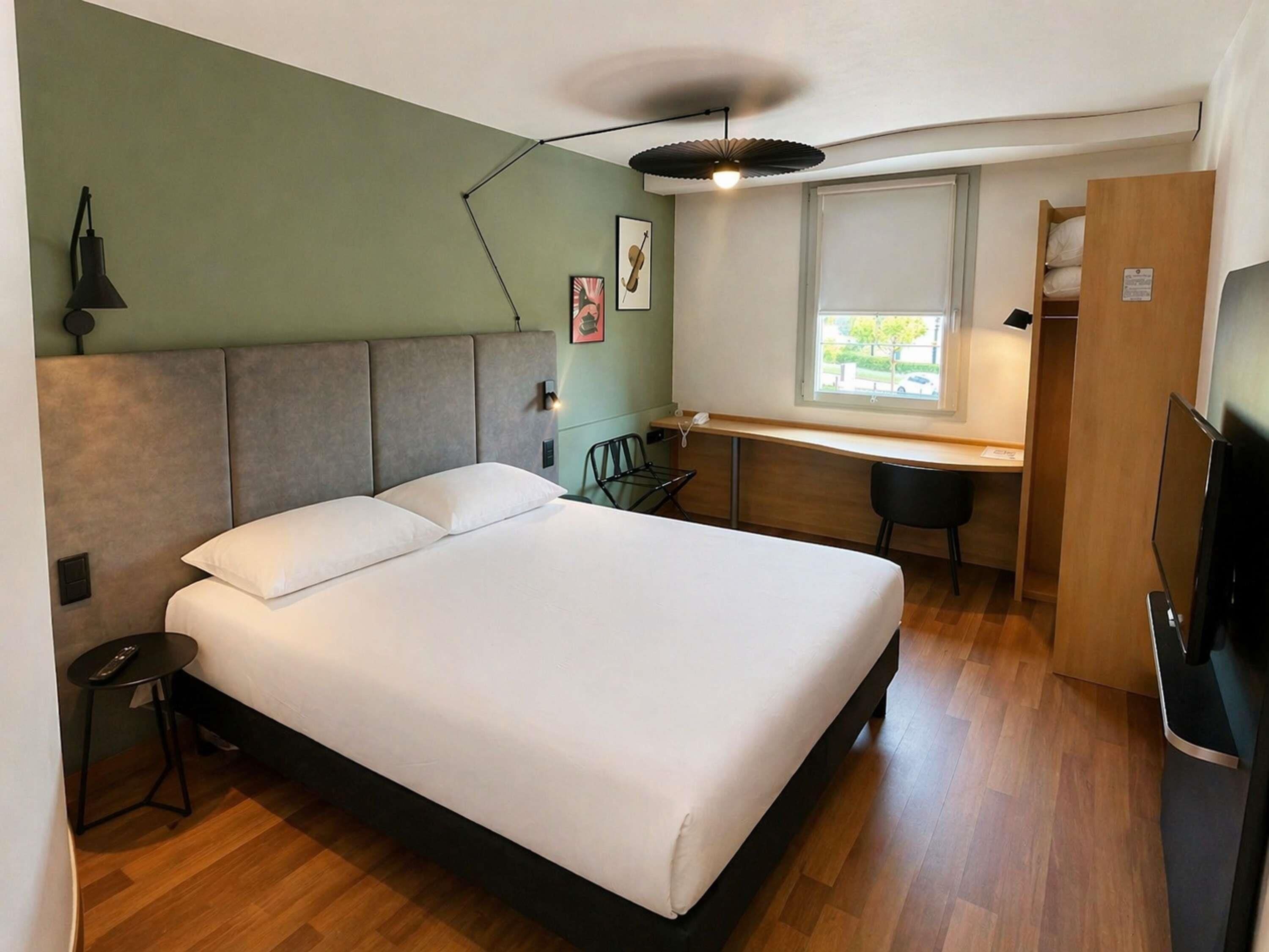 Standard Double Room, 1 Double Bed | In-room safe, desk, soundproofing, free WiFi