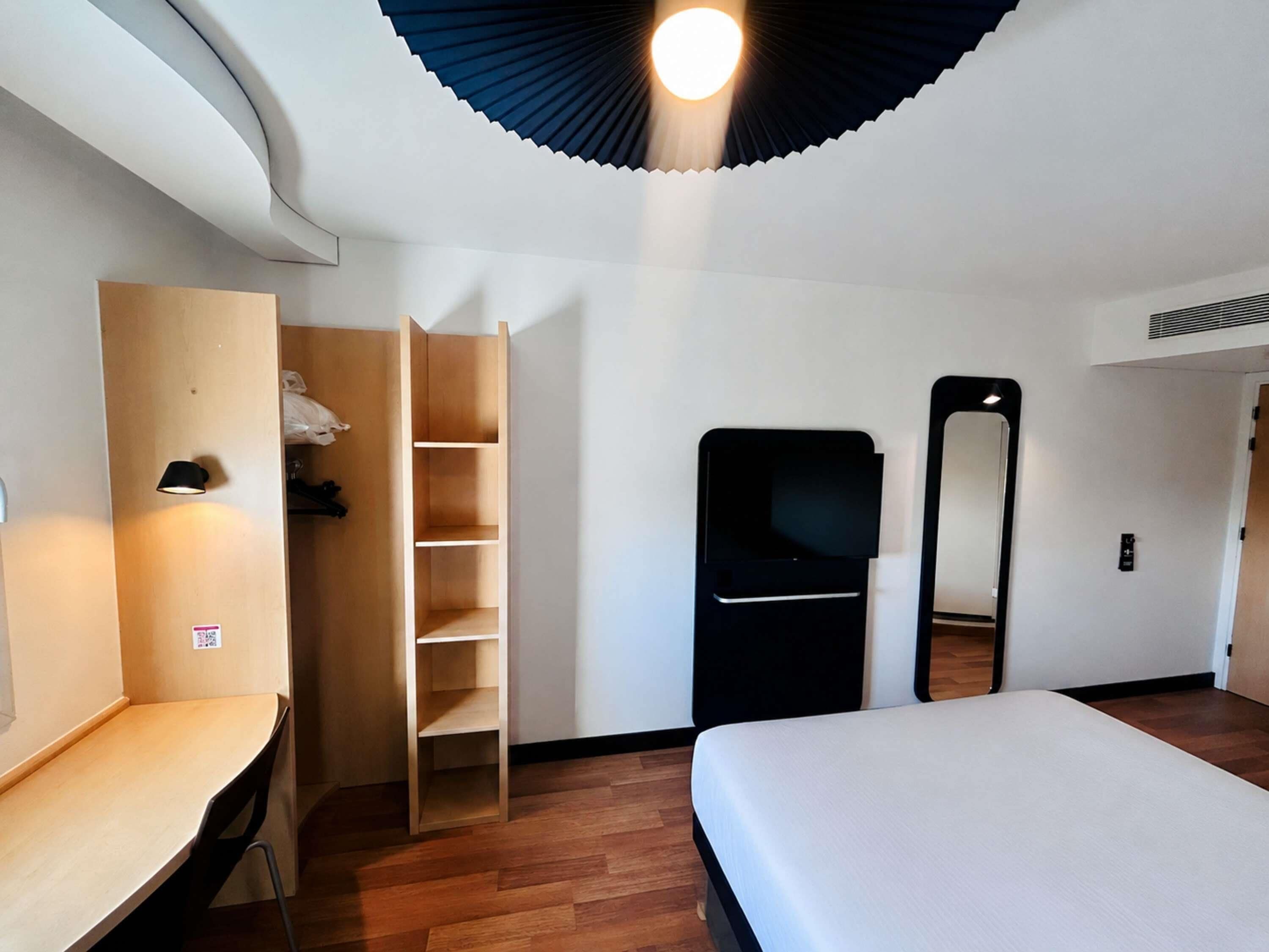 In-room safe, desk, soundproofing, free WiFi