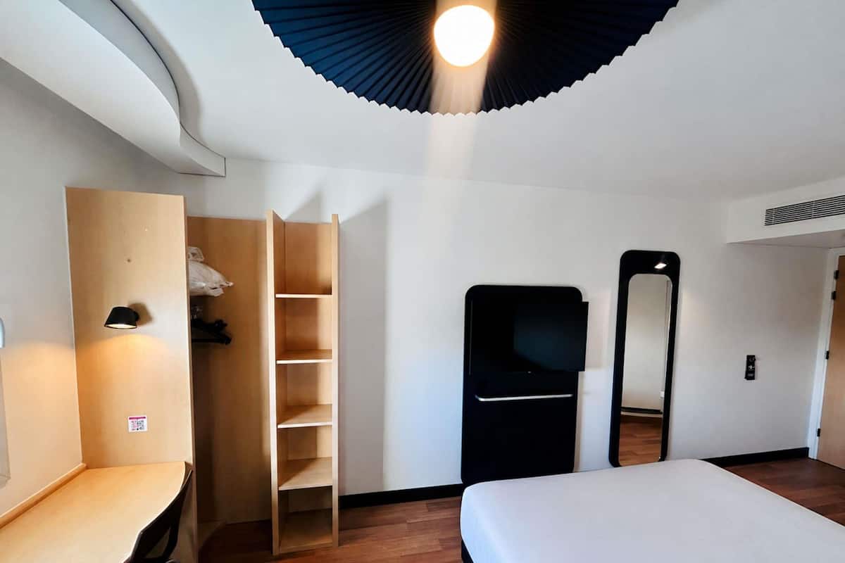 Caja de seguridad en la habitación, escritorio y insonorización
