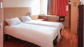 Standard Room, 2 Twin Beds | In-room safe, desk, soundproofing, free WiFi