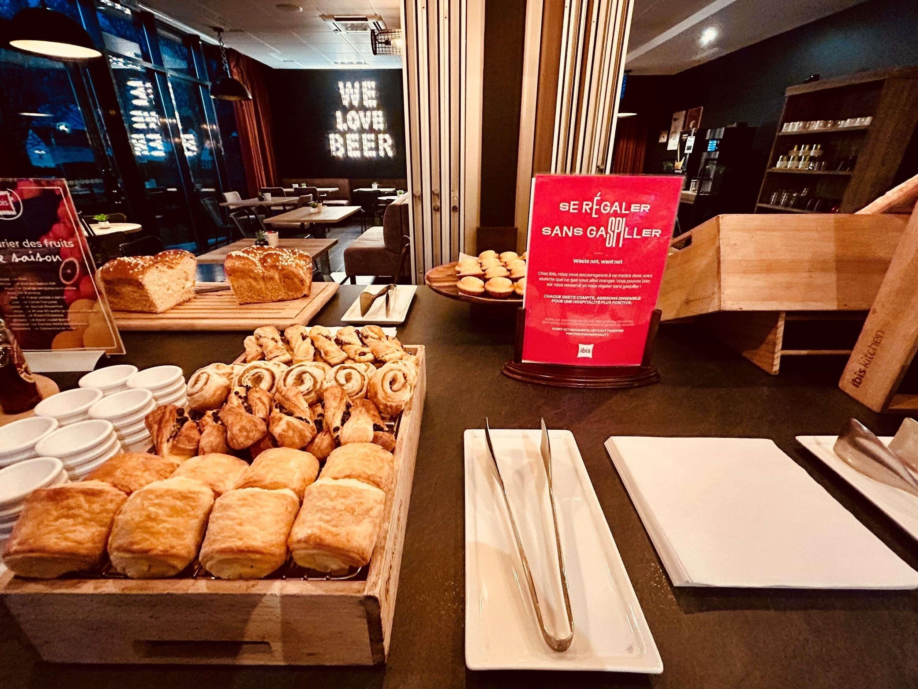 Petit déjeuner continental servi tous les jours en supplément