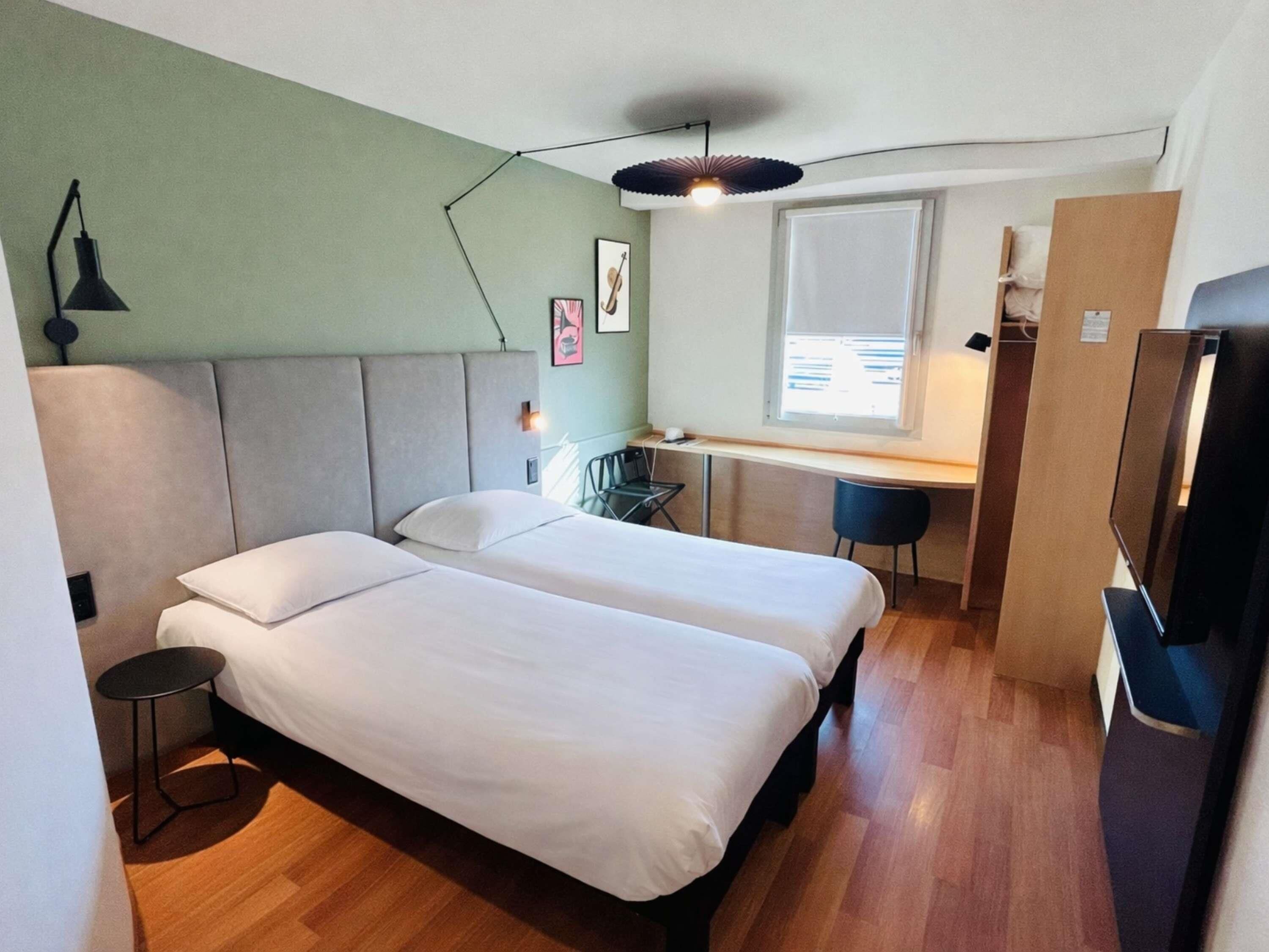 In-room safe, desk, soundproofing, free WiFi