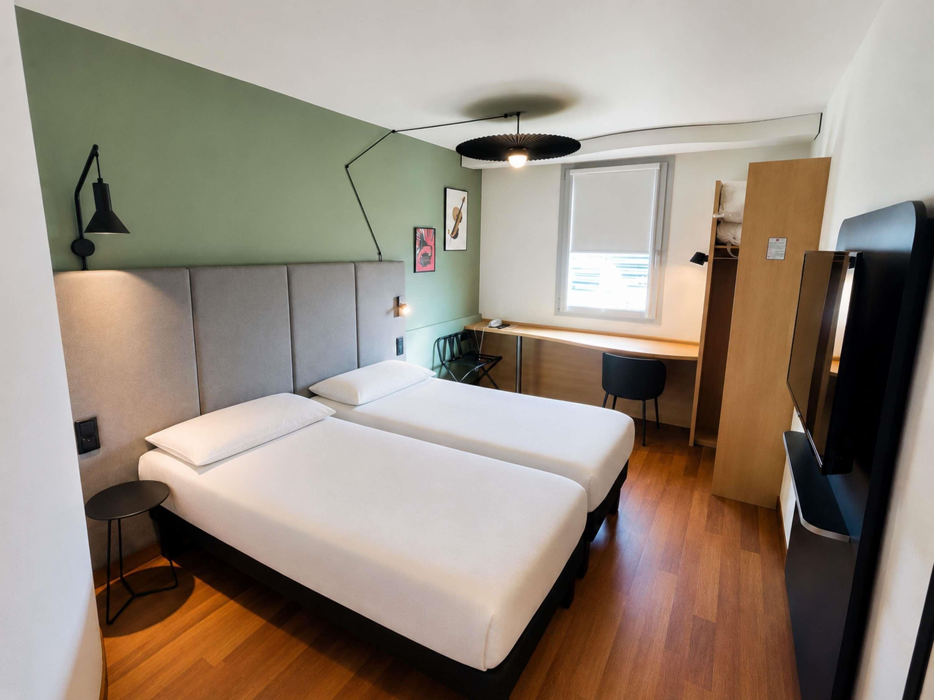 In-room safe, desk, soundproofing, free WiFi