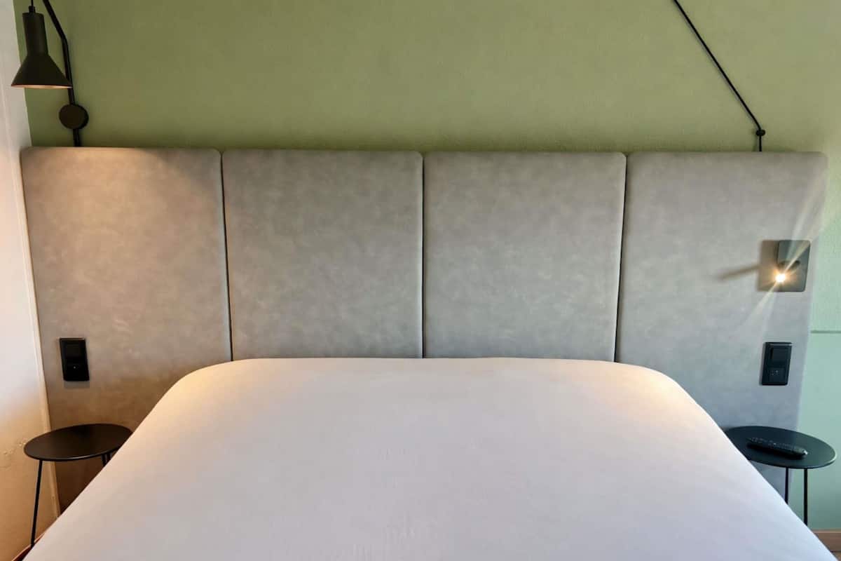 In-room safe, desk, soundproofing, free WiFi