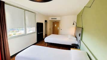 Caja de seguridad en la habitación, escritorio y insonorización