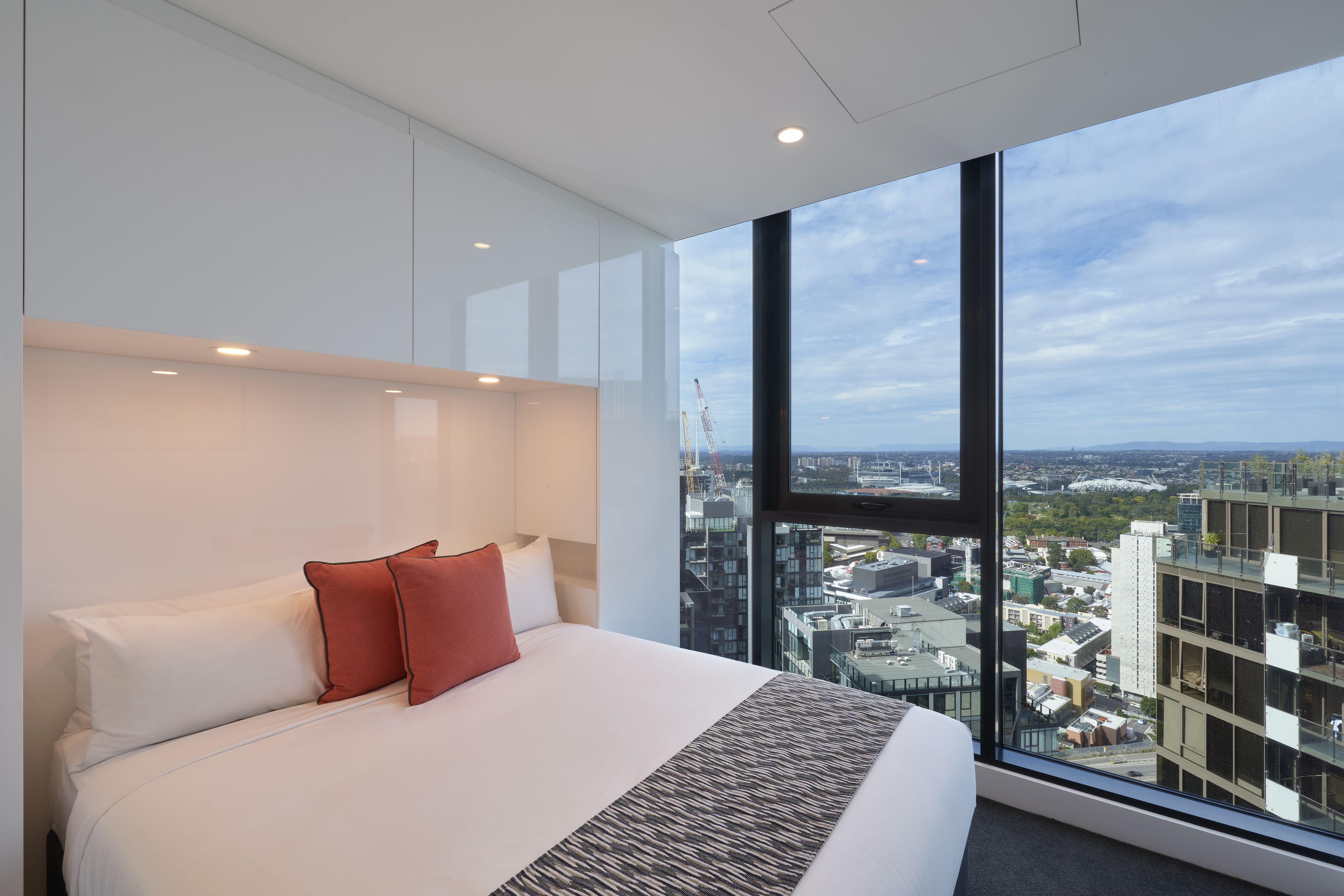 Executive Two Bedroom Apartment - Premium View | Premium bedding, desk, iron/ironing board, cots/infant beds