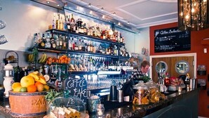 Bar (on property) - Urban Beach Hotel (Bournemouth)