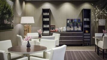 Desayuno continental todos los días (EUR 18.50 por persona)