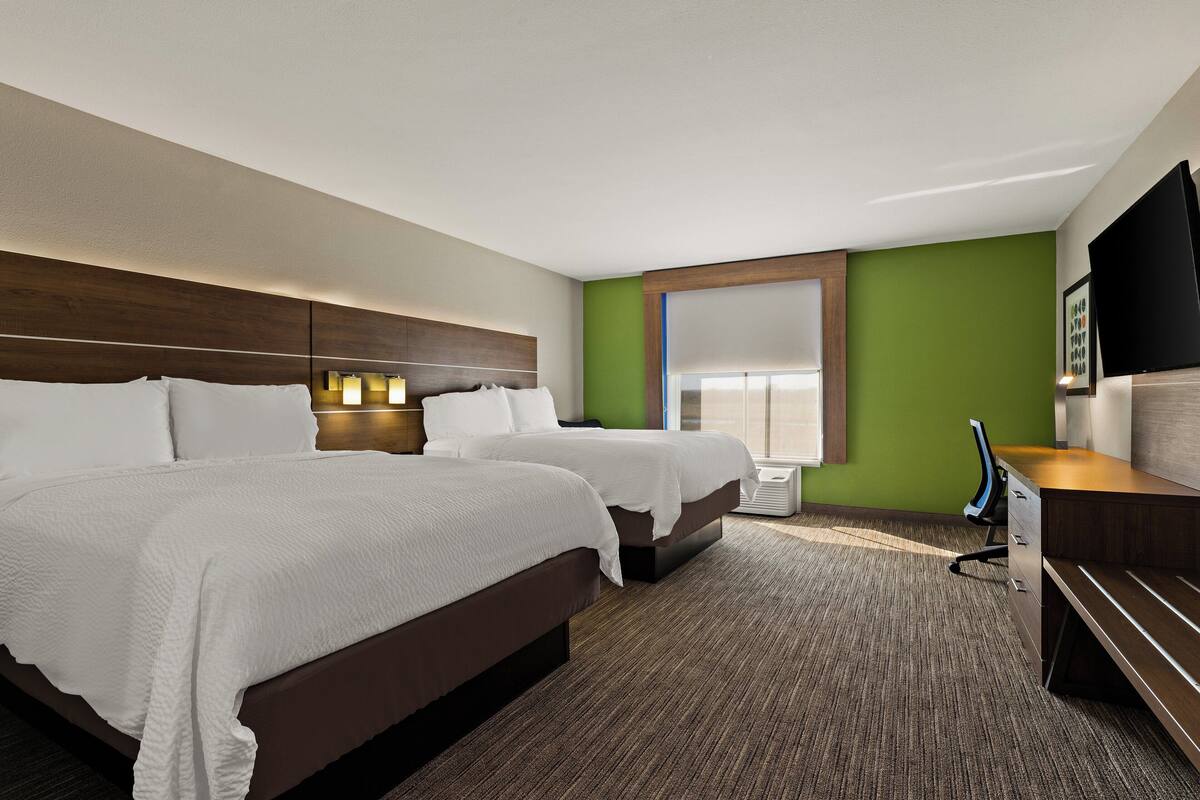 1 bedroom, desk, iron/ironing board, free cots/infant beds