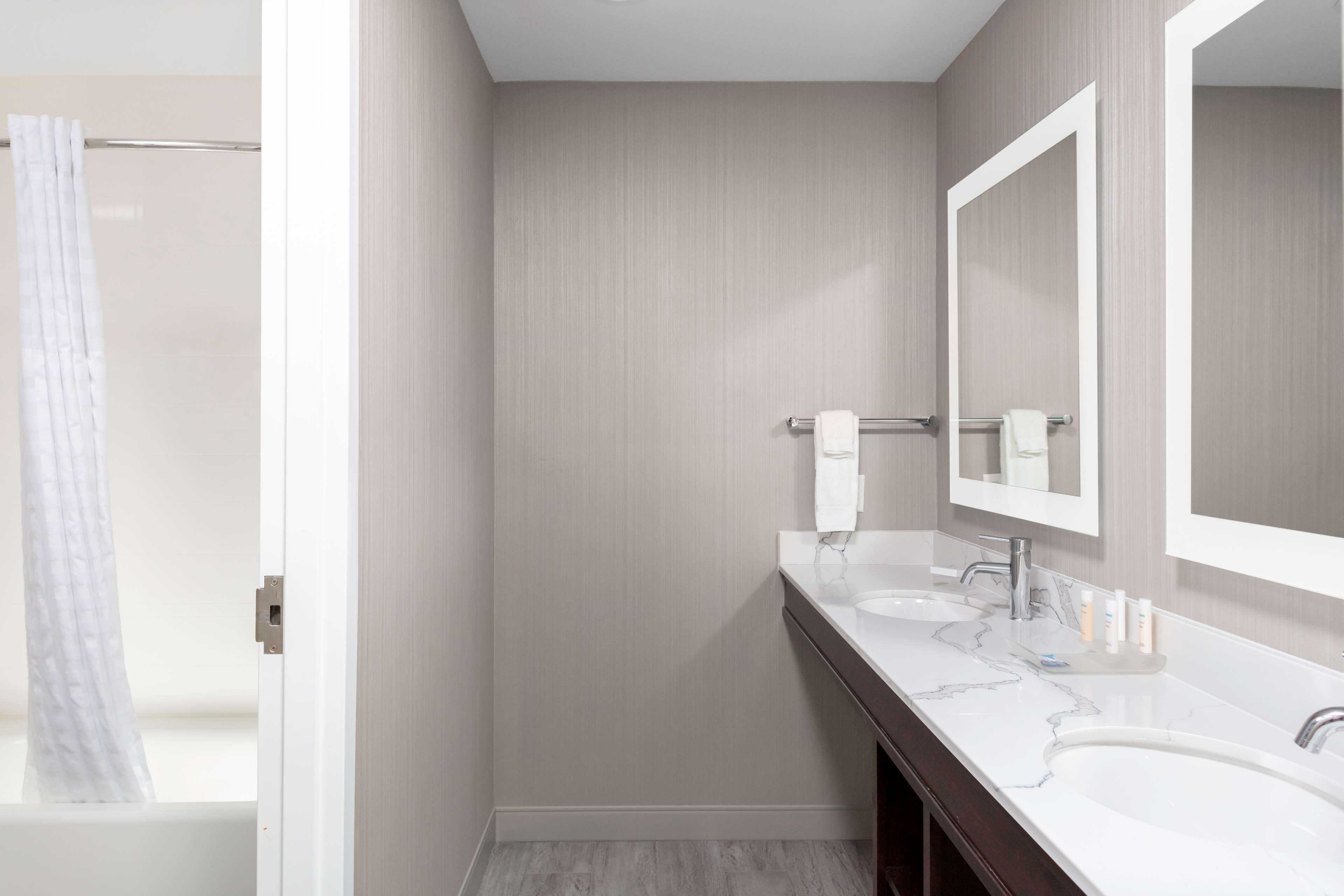 combined shower/bathtub, free toiletries, hair dryer, towels