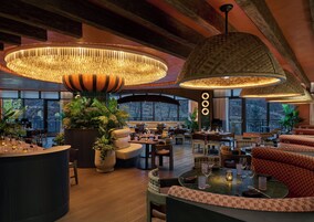 Se sirven desayunos, almuerzos y cenas; cocina latinoamericana