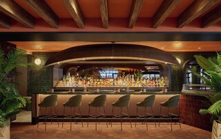 Serves lunch, dinner, and happy hour