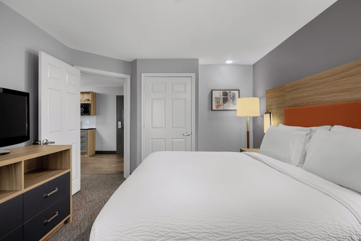 Suite, 1 Schlafzimmer | Schreibtisch, Verdunkelungsvorhänge, Bügeleisen/Bügelbrett