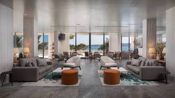 2 من البارات/الاستراحات، بار على حمام السباحة