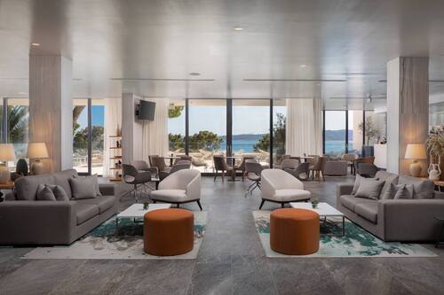 2 bar/lounge, bar a bordo piscina