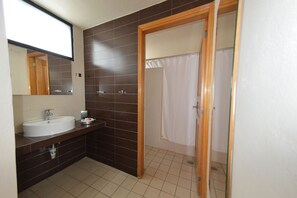 Family Room, 6 Bedrooms | In-room safe, blackout curtains, soundproofing, iron/ironing board - Centro 19 Hotel (Querétaro)