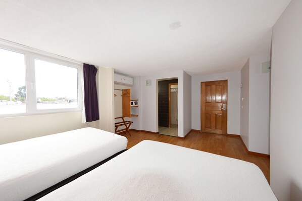 Family Room, 6 Bedrooms | In-room safe, blackout drapes, soundproofing, iron/ironing board