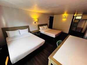 Double Room, 1 Bedroom | In-room safe, blackout curtains, soundproofing, iron/ironing board - Centro 19 Hotel (Querétaro)