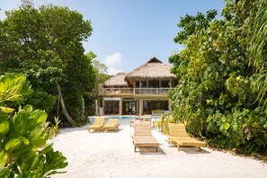 Egyptian cotton sheets, premium bedding, down duvets, minibar - Soneva Fushi (Kunfunadhoo)