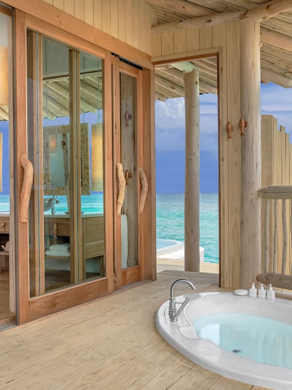 Separate tub and shower, jetted tub, rainfall showerhead