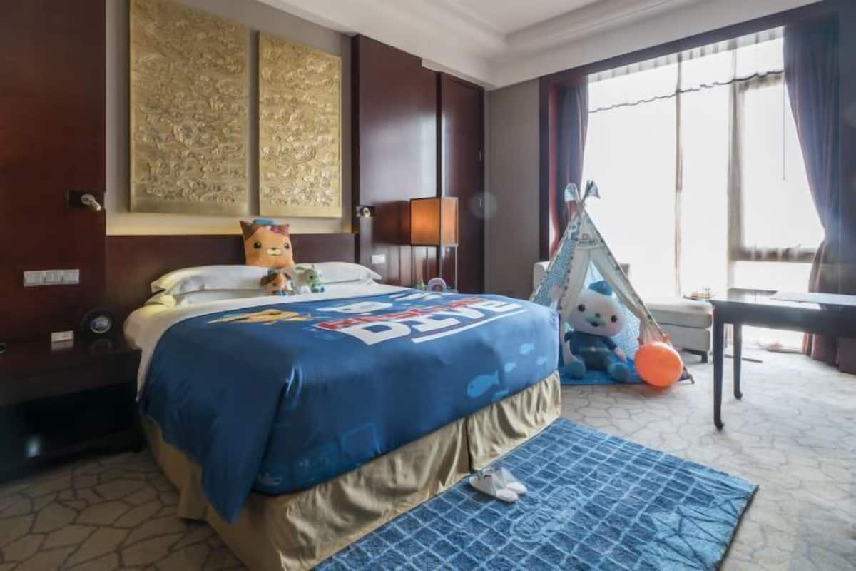 Premium bedding, down comforters, memory foam beds, minibar