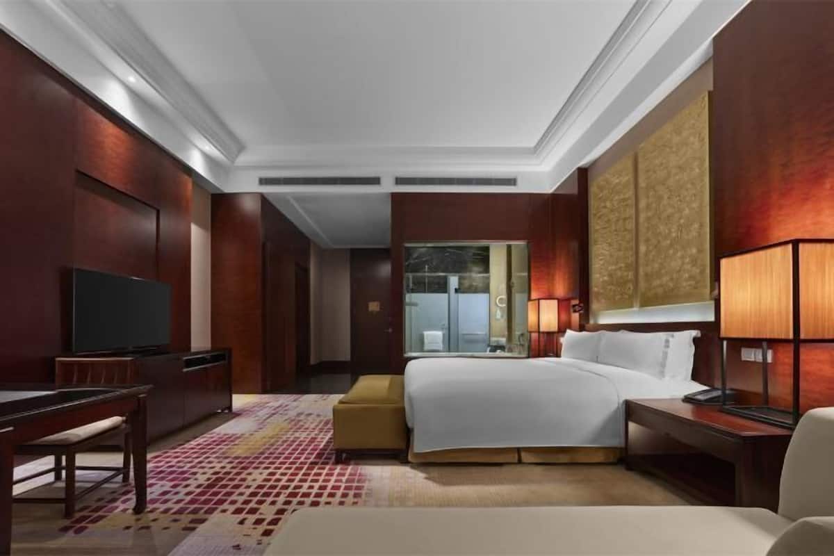 Dundyner, minibar, safe på rommet og skrivebord