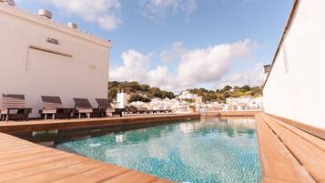 Außenpool, Liegestühle