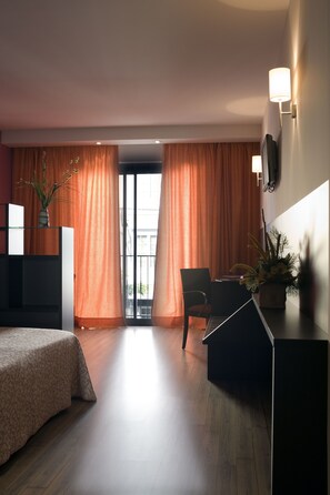 In-room safe, desk, soundproofing, iron/ironing board