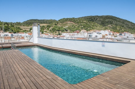 Outdoor pool, sun loungers