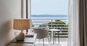Chambre Double Standard, balcon, vue partielle sur la mer | Vue de la chambre