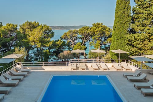 Outdoor pool, pool umbrellas, sun loungers